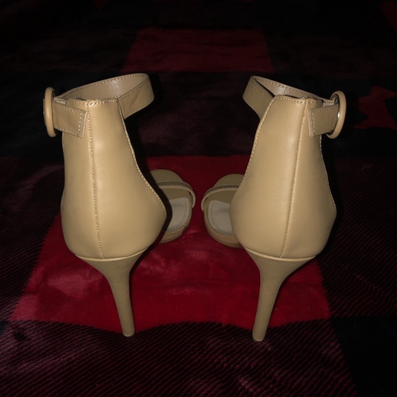 Heels✨ - Picture 3 of 4